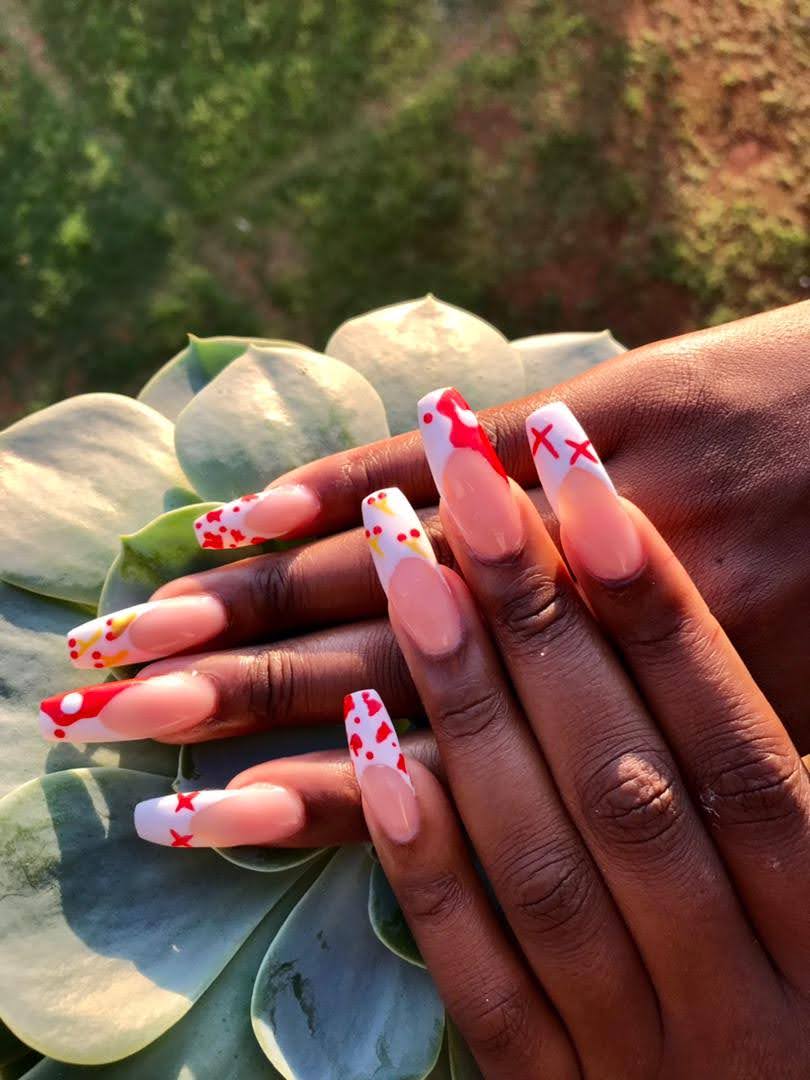 From basic to sparkle nail design! Nail design ideas for you this Valentine